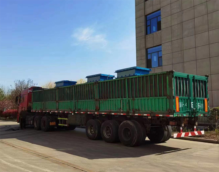 山东矿安重工生产的皮带式给煤机装车发货