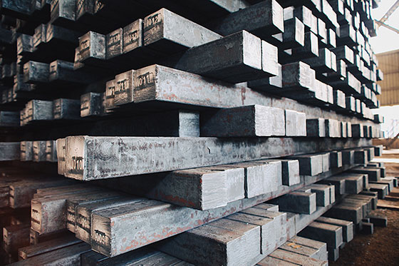 企业开工率处于高位 钢铁产量有所回升