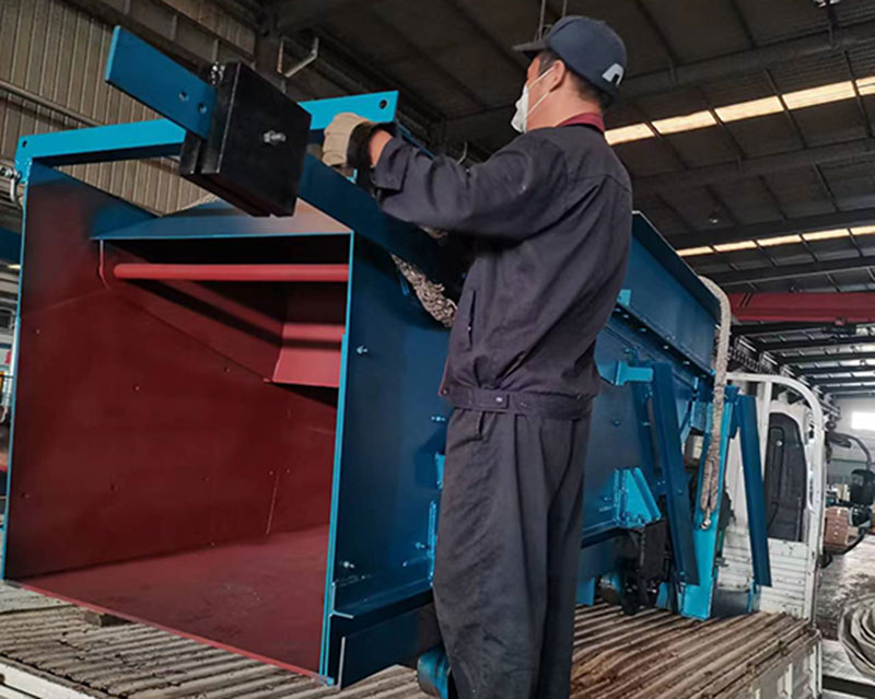 山东矿安重工生产的往复式给煤机发往山西临汾