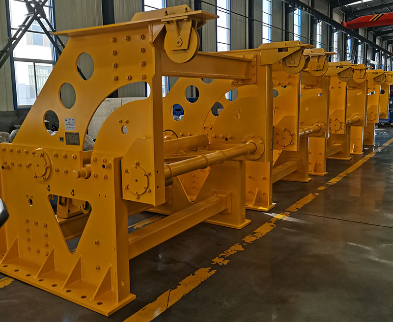 矿安重工生产的新型断带抓捕器等待发货