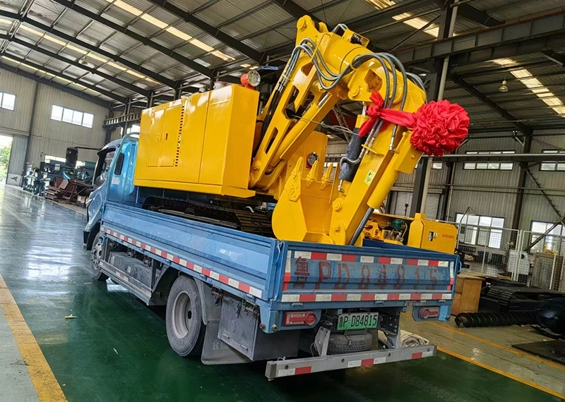 矿安重工生产的液压挖掘机装车发货
