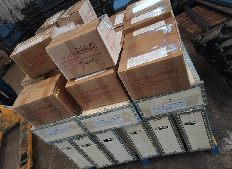 山东矿安重工自主研发生产的矿用电子围栏防护系统装车发货